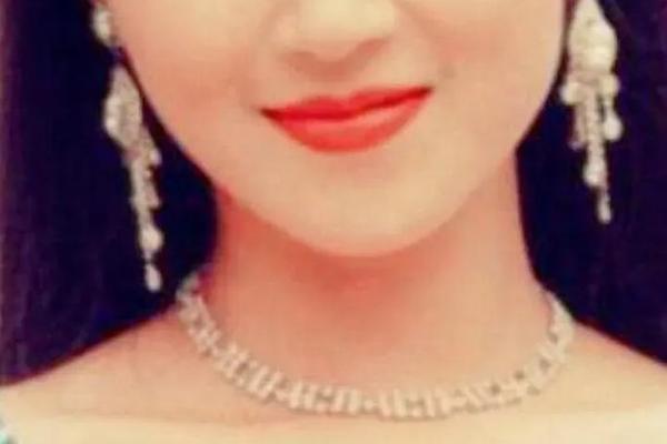 万绮雯的痣相-左眼角有痣的女明星