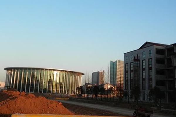中原文化艺术学院是本科吗;中原艺术学院改名叫什么