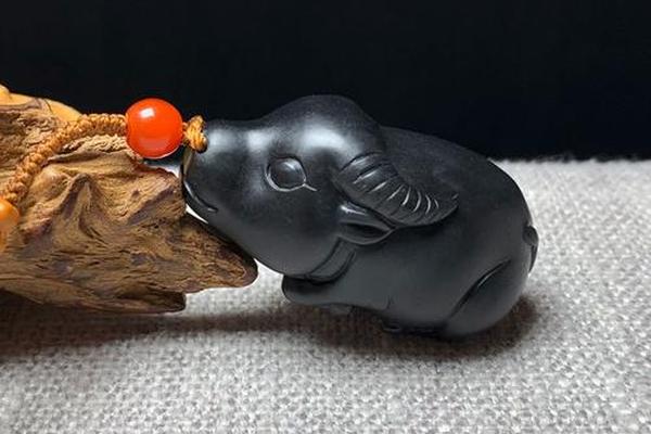 生肖牛玉吊坠 玉牛(属相牛适合戴什么样玉)