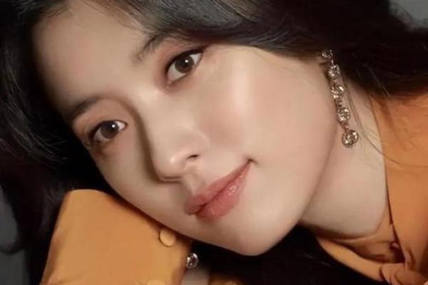 韩国明星痣相_韩国脸上有颗痣的女明星
