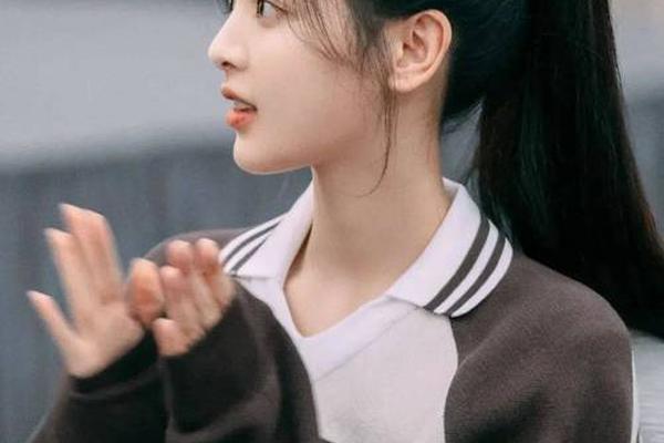 杨超越八字