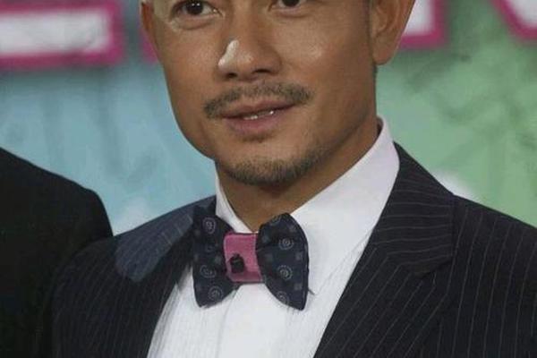 和吕一相似的明星嘴角有个痣(大陆男演员嘴角有痣老演员)