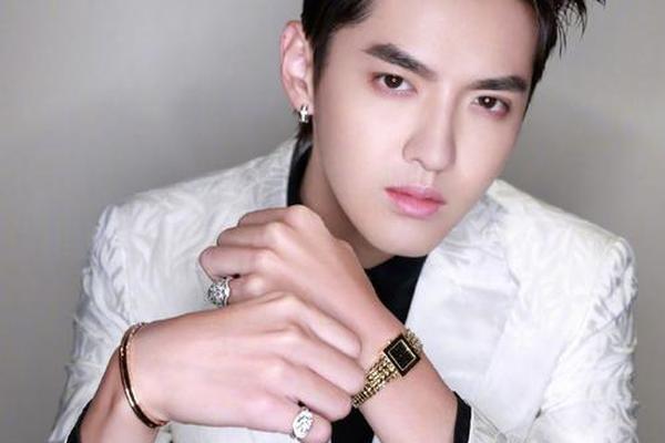 痣相吴亦凡(明星脸上的痣)