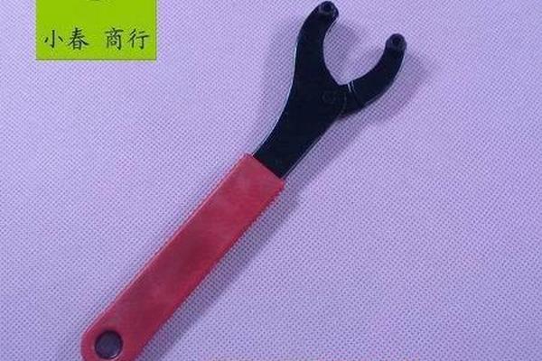 八字扳手