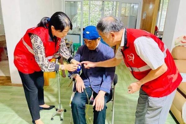 慈孝文化主题活动_关爱一老一小活动