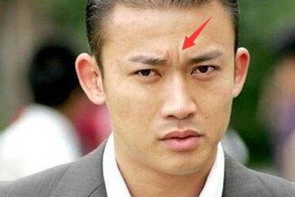 男人印堂八字纹的命运