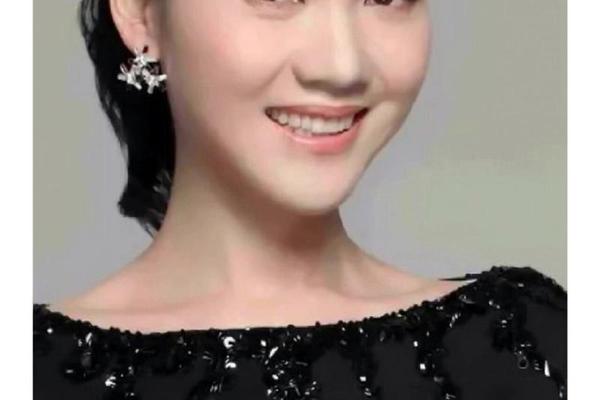 周群的痣相,周群年轻时候的照片