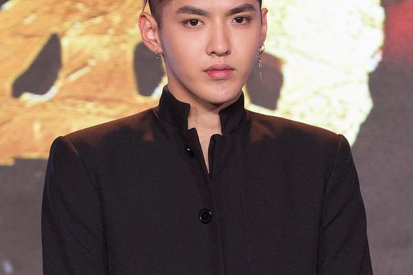 痣相吴亦凡(明星脸上的痣)