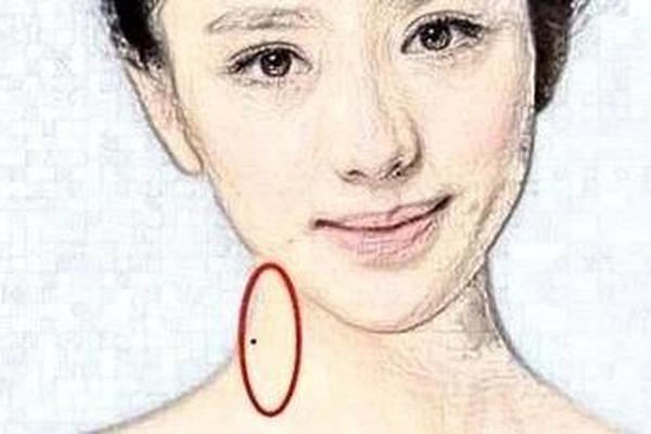 脖子痣相从痣看人看命,脖子有痣的人富贵命图 脖子痣相从痣看人看命,脖子有痣的人富贵命图