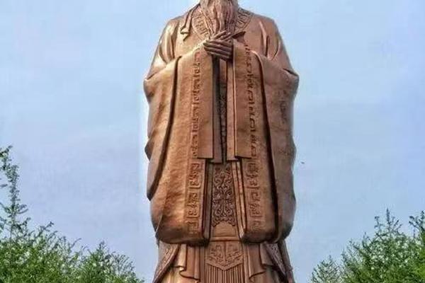 状元文化广场孔孟;孔庙孔子塑像两边是谁