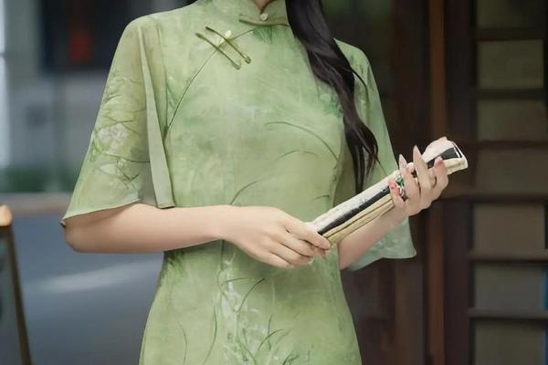 中华民族传统服装图片(中华民族传统文化精神)