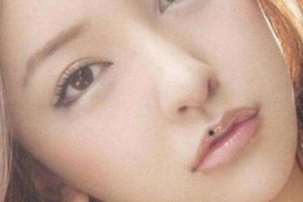 左脸嘴唇角上痣什么相 女人左脸有痣好不好