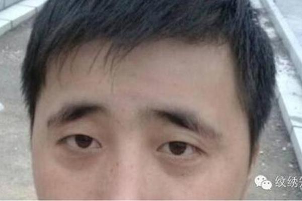 八字眉的男生