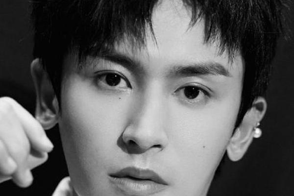 男生下巴痣相—下巴有痣的男人图片 男生下巴痣相—下巴有痣的男人图片