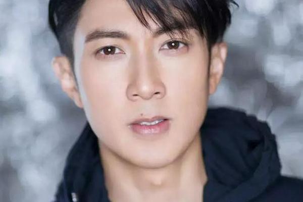 八字眉的男人 八字眉的男人