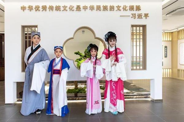 传统戏曲(传统戏曲如何圈粉年轻人)