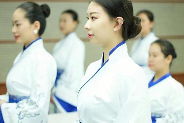 中华传统礼仪图片_学生礼仪服装图片 中华传统礼仪图片_学生礼仪服装图片