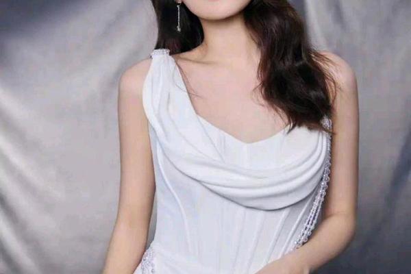 阿娇痣相 女人有凤凰命痣相