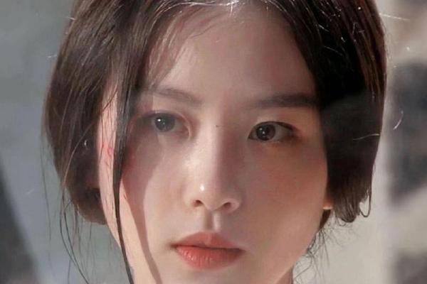 美女相由心生美人痣;眉心美人痣美女图