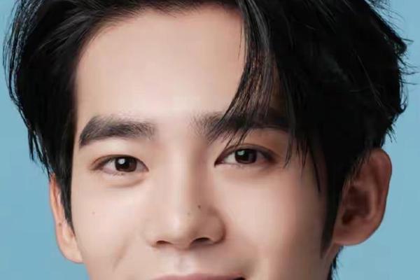 鼻尖上有痣男人相,男鼻梁中间有痣好不好