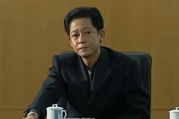 毒枭男主姓名