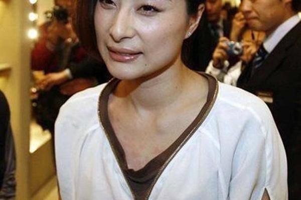 郭晶晶脸上痣相_倪海厦谈女人脸上痣