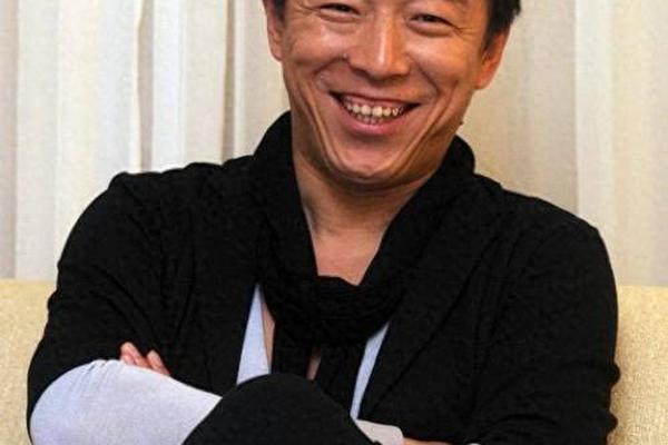 黄渤脖子上的痣相-脖子上有痣的女明星 黄渤脖子上的痣相-脖子上有痣的女明星