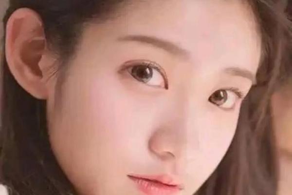 下嘴唇里有痣麻衣神相—嘴巴下唇长痣代表什么