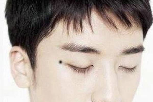 痣相眼尾 眼尾上面的痣叫什么 痣相眼尾 眼尾上面的痣叫什么