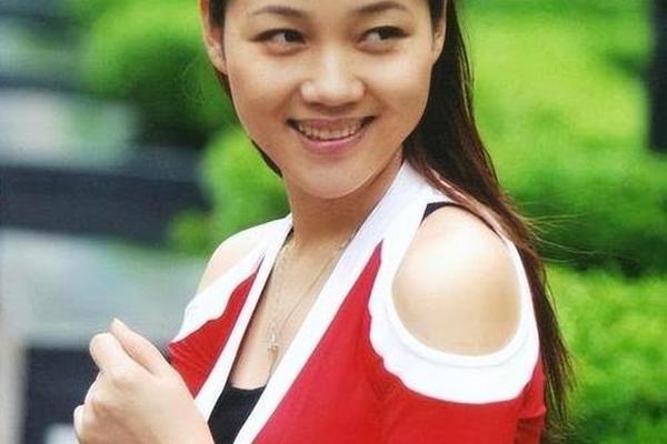 周群的痣相,周群年轻时候的照片
