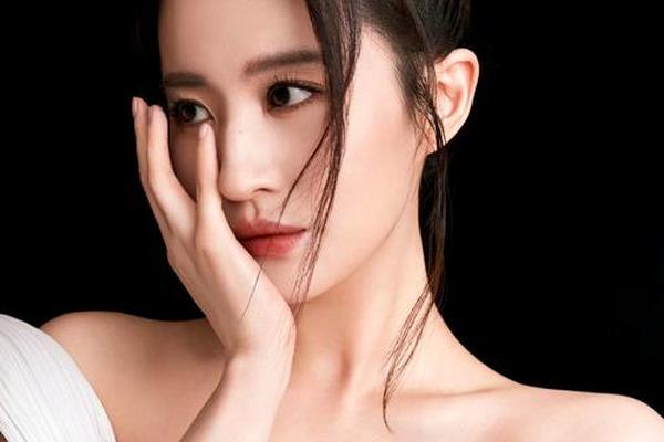 刘亦菲是痣相(刘亦菲左侧脖子有痣)