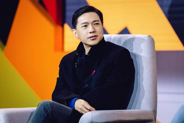 李彦宏下巴痣相,下巴的得财痣