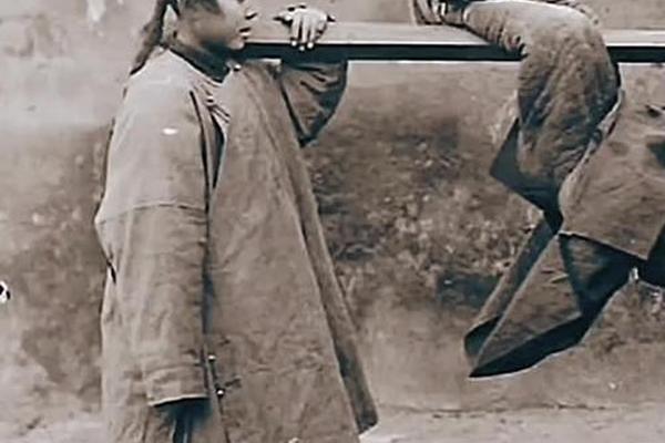 抬八字