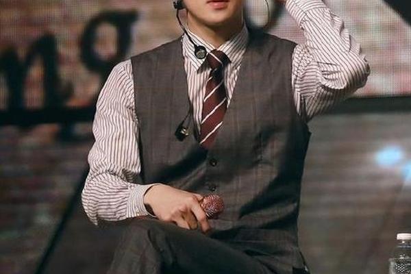 吴世勋痣相;边伯贤嘴角的痣