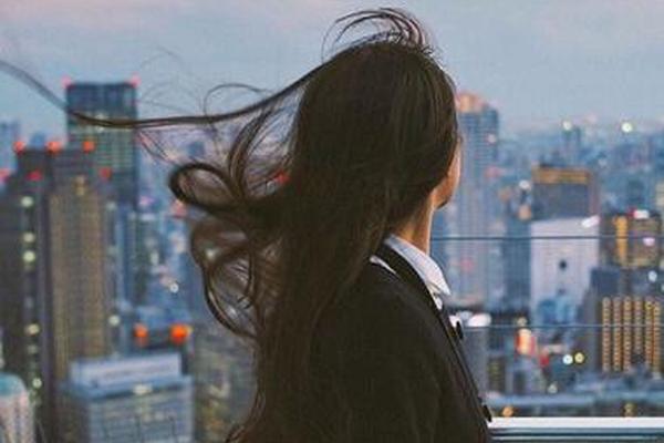 痣相女侧脸、唯美图片女生侧脸