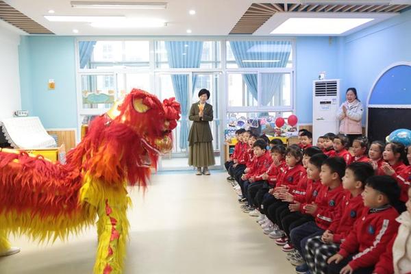 幼儿醒狮文化视频、幼儿园简单舞狮子视频