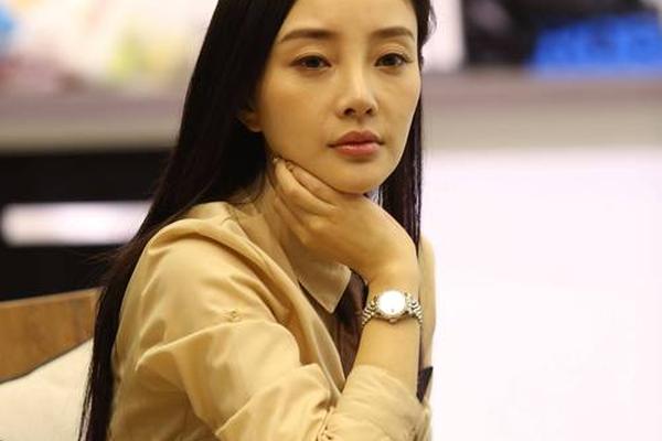 李小璐痣相,贾乃亮眼睛有痣的图片
