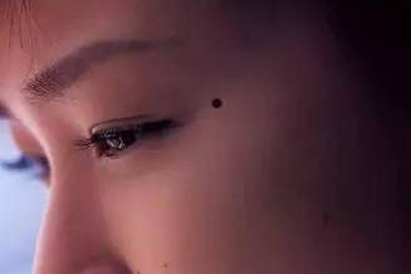 口有痣的的相法 外阴有痣的女人命运