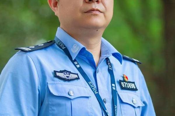 警察的八字