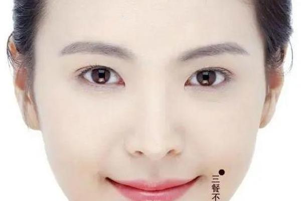 女相嘴边长痣好不好图解,女人嘴上长痣好不好