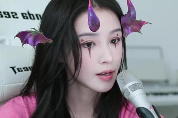 周二珂的痣相,周二珂 弯腰 截图