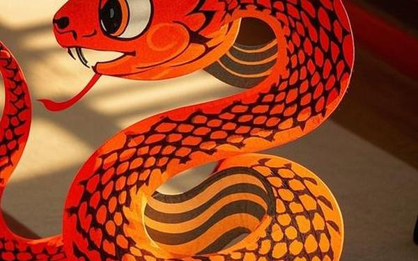 属蛇人下个月要天塌了 属蛇人下个月要天塌了