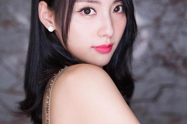 张嘉倪痣相 如何评价张嘉倪的长相